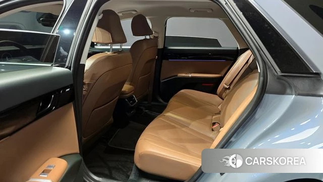 Hyundai Grandeur (GN7) 2024 Серебристо-серый из Кореи, фото 3