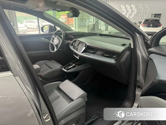 Audi Q5 e-tron 2024 Темно-серый из Китая, фото 3