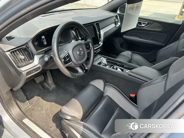 Volvo V60 2024 Темно-серый из Китая, фото 3