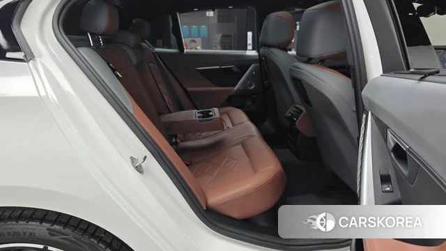 BMW 5 Series (G60) 2024 Белый из Кореи, фото 3