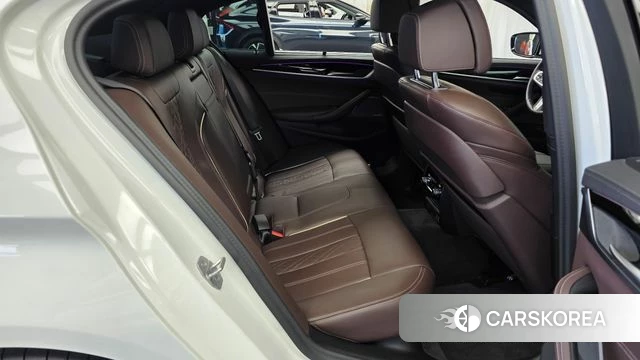 BMW 5 Series (G30) 2023 Белый из Кореи, фото 3