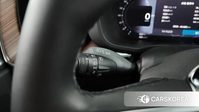 Volvo XC60 second Generation 2024 Белый из Кореи, фото 3