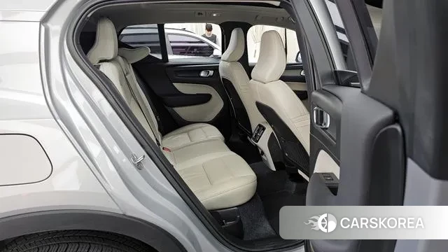 Volvo XC40 2023 Серебряный из Кореи, фото 3