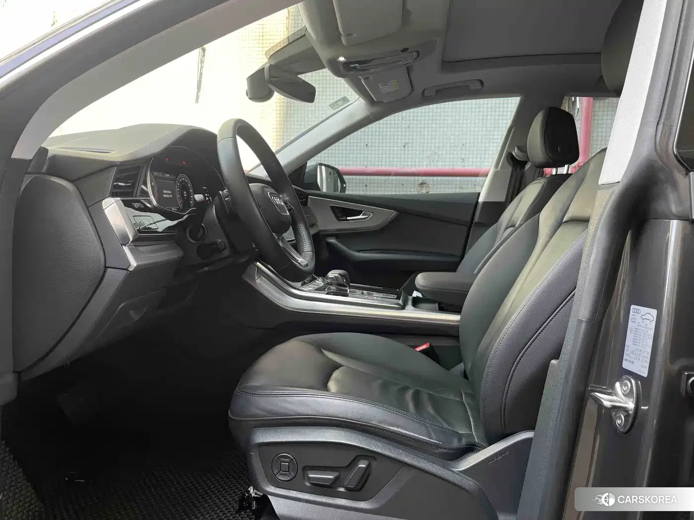 Audi Q8 2020 Silver/gray из Китая, фото 3