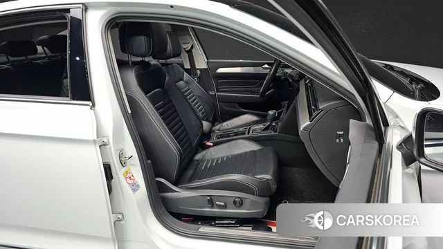 Volkswagen Passat GT (B8) 2021 Белый из Кореи, фото 3