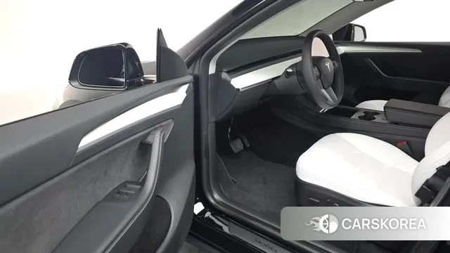 Tesla Model Y 2024 Черный из Кореи, фото 3