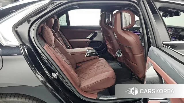 BMW 7 Series (G70) 2024 Черный из Кореи, фото 3