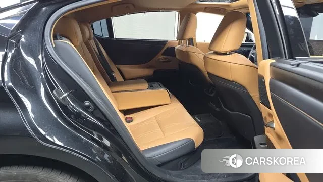 Lexus ES300h 7th generation 2023 Черный из Кореи, фото 3