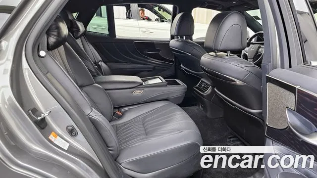 Lexus LS500h 5th generation 2024 Серебристо-серый из Кореи, фото 3