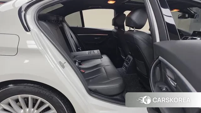 BMW 3 Series (F30) 2018 Белый из Кореи, фото 3