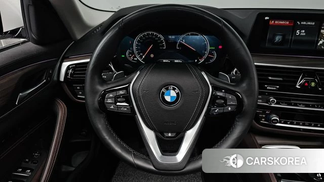 BMW 5 Series (G30) 2018 Белый из Кореи, фото 3