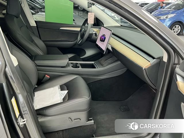 Tesla Model Y 2022 Серебристо-серый из Китая, фото 3