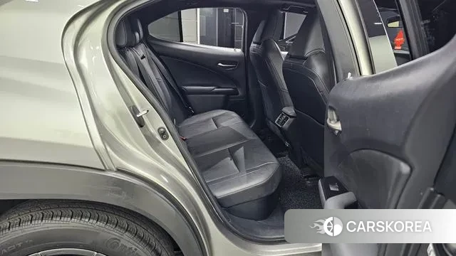 Lexus UX250h 2020 Серебристо-серый из Кореи, фото 3