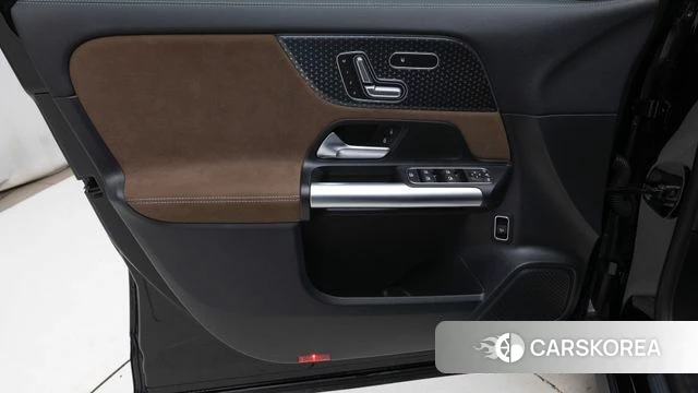 Mercedes-Benz GLA - Class H247 2025 Черный из Кореи, фото 3