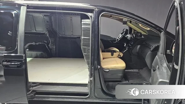 Hyundai Staria 2023 Черный из Кореи, фото 3