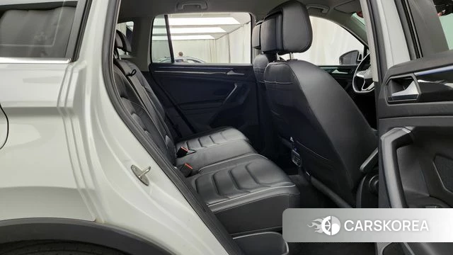 Volkswagen Tiguan second Generation 2021 Белый из Кореи, фото 3