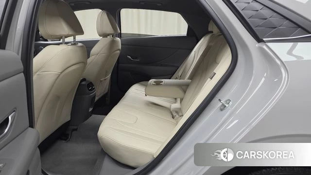 Hyundai The New Avante (CN7) 2023 Серебристо-серый из Кореи, фото 3