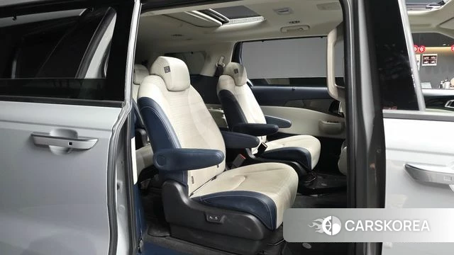Kia The New Carnival 4th Generation 2024 Серебристо-серый из Кореи, фото 3