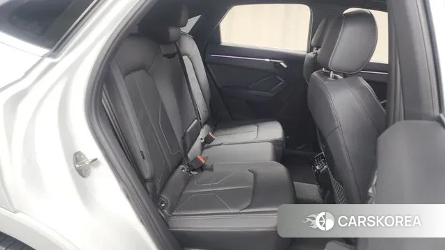 Audi Q3 (F3) 2023 Белый из Кореи, фото 3