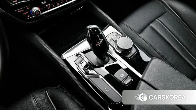 BMW 5 Series (G30) 2019 Белый из Кореи, фото 3