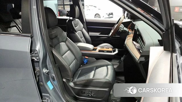 Ssangyong Torres EVX 2023 Серебристо-серый из Кореи, фото 3