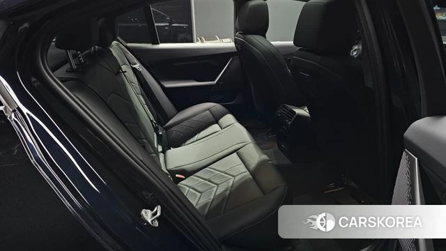 BMW 5 Series (G60) 2025 Черный из Кореи, фото 3