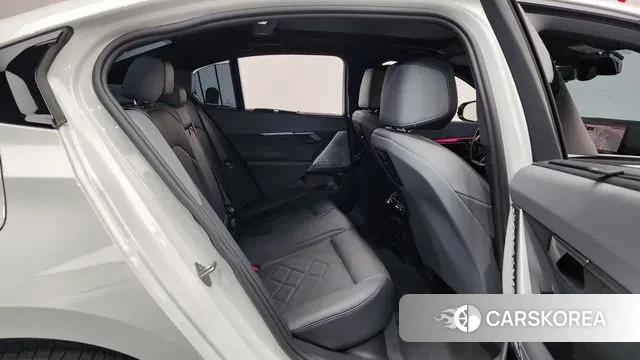 BMW 5 Series (G60) 2025 Белый из Кореи, фото 3