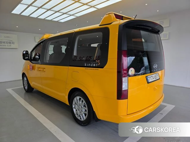 Hyundai Staria 2022 Желтый из Кореи, фото 3