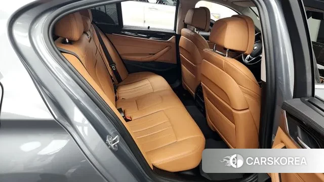 BMW 5 Series (G30) 2022 Цвет галактики из Кореи, фото 3