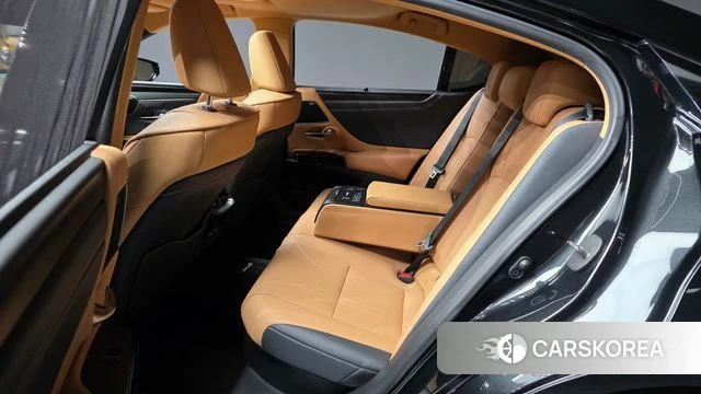 Lexus ES300h 7th generation 2024 Черный из Кореи, фото 3