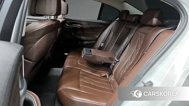 BMW 5 Series (G30) 2018 Белый из Кореи, фото 3