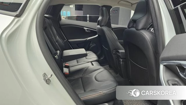 Volvo V40 Cross-Country 2018 Белый из Кореи, фото 3