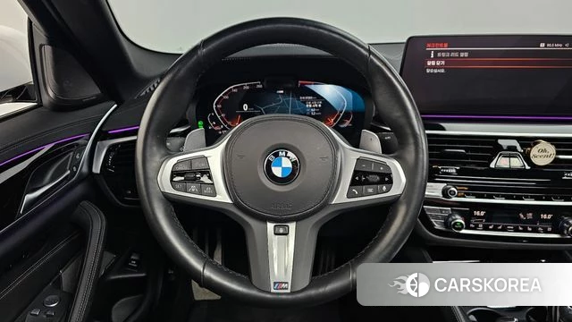 BMW 5 Series (G30) 2023 Белый из Кореи, фото 3