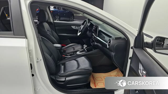 Kia The New K3 2nd generation 2021 Белый из Кореи, фото 3