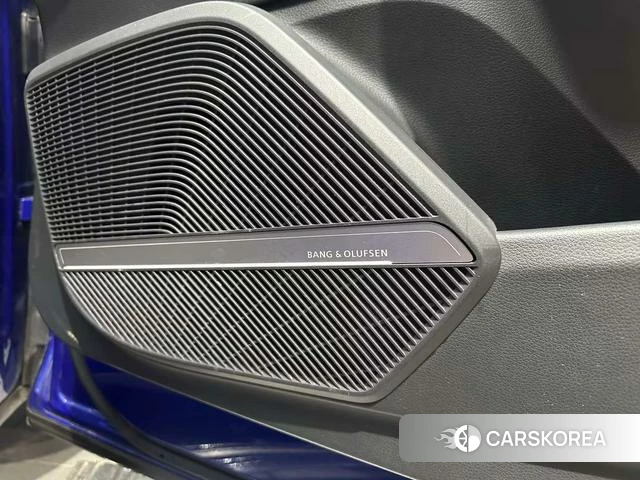 Audi Q5L 2021 Черный из Китая, фото 3