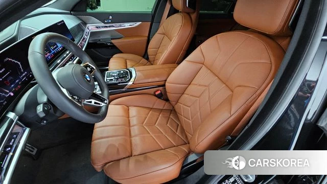 BMW 7 Series (G70) 2025 Черный из Кореи, фото 3