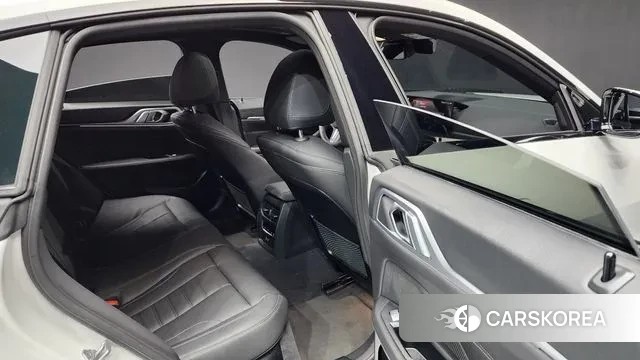 BMW 4 Series (G22) 2023 Белый из Кореи, фото 3