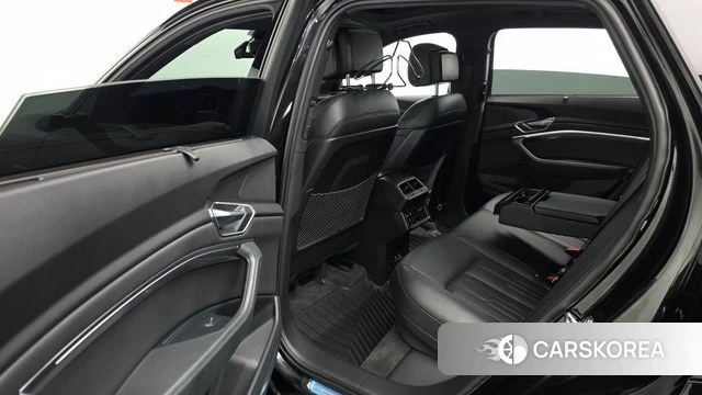 Audi e-Tron 2023 Черный из Кореи, фото 3