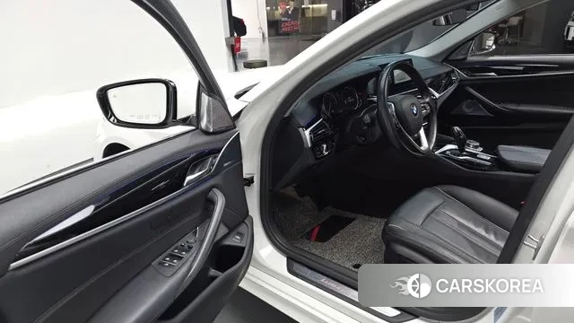 BMW 5 Series (G30) 2018 Белый из Кореи, фото 3