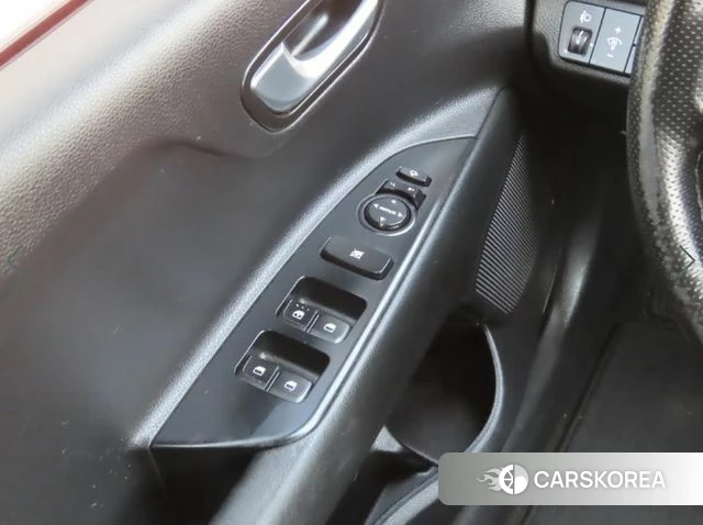 Kia Stonic 2018 Белый из Кореи, фото 3