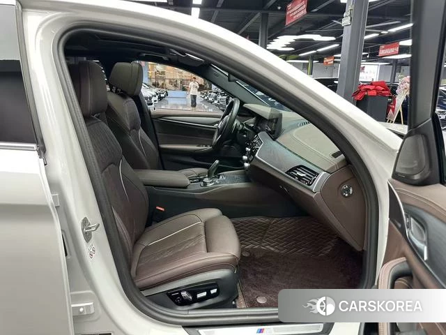 BMW 5 series 2023 Белый из Китая, фото 3