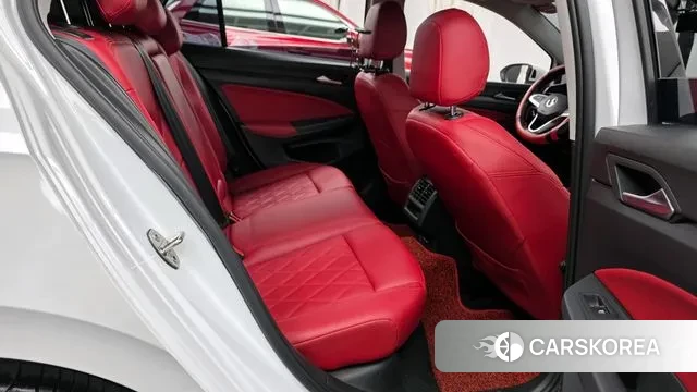 Volkswagen Golf 8th Generation 2022 Белый из Кореи, фото 3