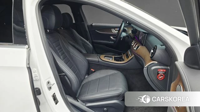 Mercedes-Benz E-Class W213 2021 Белый из Кореи, фото 3