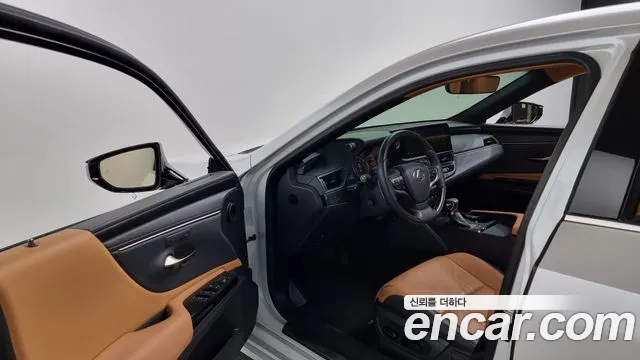 Lexus ES300h 7th generation 2023 Белый из Кореи, фото 3