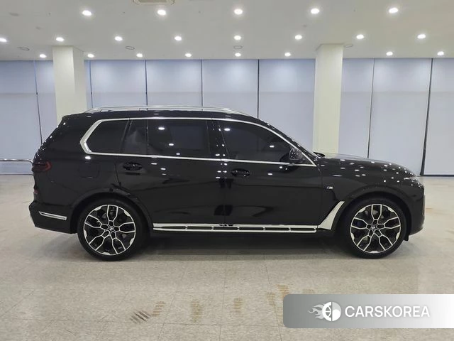 BMW X7 (G07) 2025 Черный из Кореи, фото 3