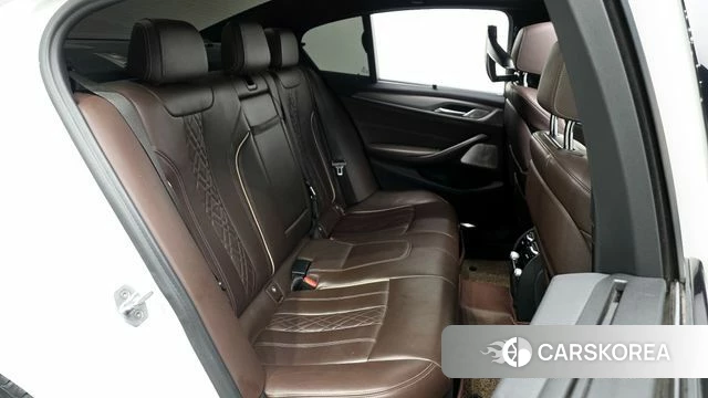 BMW 5 Series (G30) 2018 Белый из Кореи, фото 3