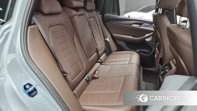 BMW X3 (G01) 2023 Светло-серебряный цвет из Кореи, фото 3