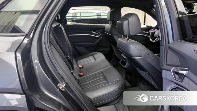 Audi e-Tron 2023 Серый из Кореи, фото 3