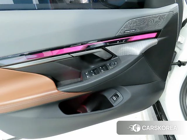 BMW 5 Series (G60) 2024 Белый из Кореи, фото 3