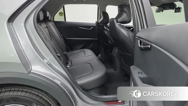 Kia Di Ol Nu Niro 2023 Серебристо-серый из Кореи, фото 3